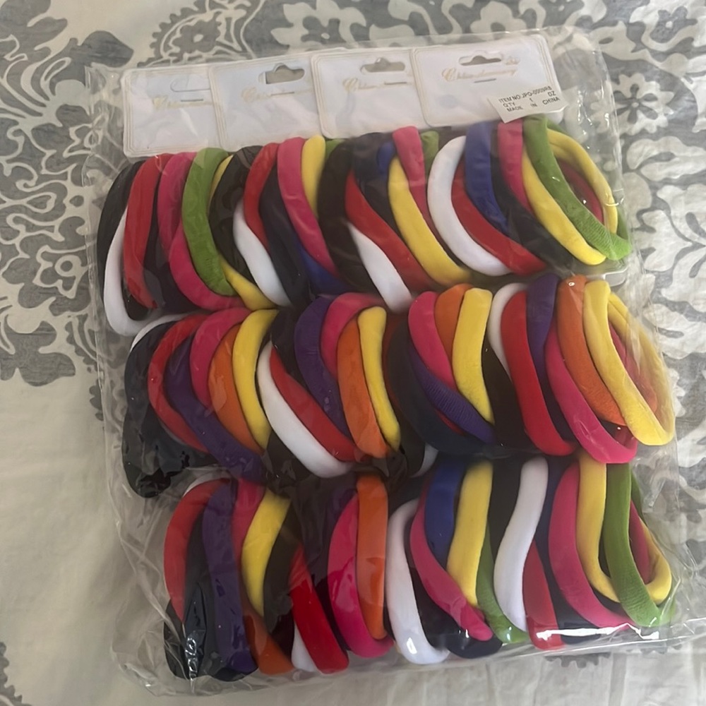 SCRUNCHIES NWT